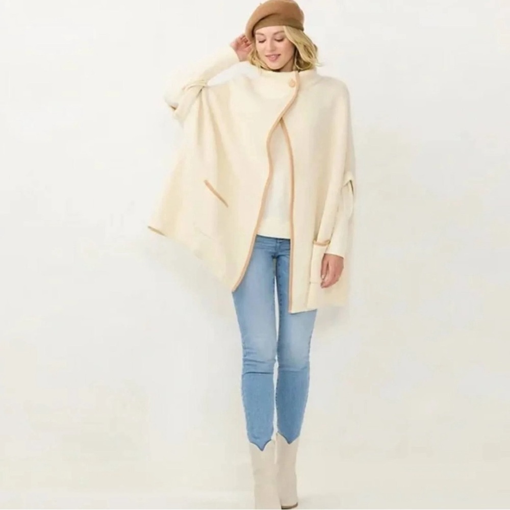 LC Lauren Conrad One Size Ivory & tan trim fall winter Middleton Riding Cape